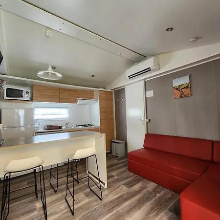 La Yole Mobil-home Bord De Et Grand Espace Aquatique Vendres