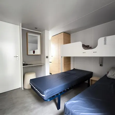 Campeggio La Yole Mobil-home Bord De Et Grand Espace Aquatique