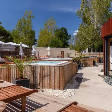 La Yole Mobil-home Bord De Et Grand Espace Aquatique Vendres